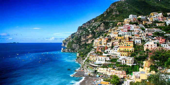 Vacanze di coppia estate: mete romantiche costiera amalfitana