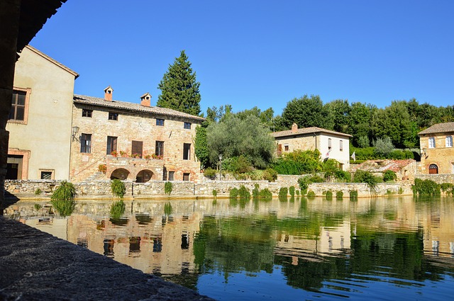 Itinerario di viaggio tra i 16 borghi più belli della provincia di Siena Itinerario di viaggio tra i 16 borghi più belli della provincia di Siena