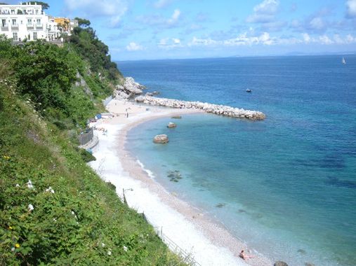 Capri cosa vedere e come raggiungerla capri spiaggia di marina grande