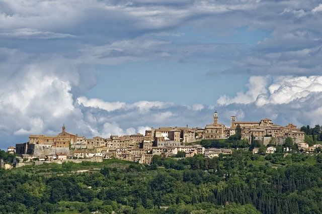 Itinerario di viaggio tra i 16 borghi più belli della provincia di Siena Itinerario di viaggio tra i 16 borghi più belli della provincia di Siena
