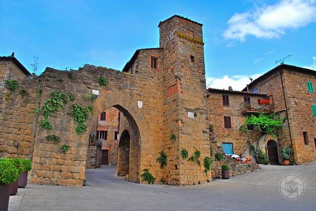Itinerario di viaggio tra i 16 borghi più belli della provincia di Siena Itinerario di viaggio tra i 16 borghi più belli della provincia di Siena