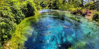 I migliori luoghi in Albania da visitare durante l'estate sorgeti limpide ksamil