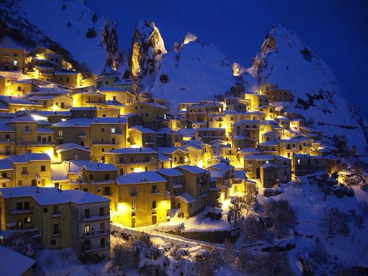 Borghi italiani come cartoline di Natale Borghi italiani come cartoline di Natale