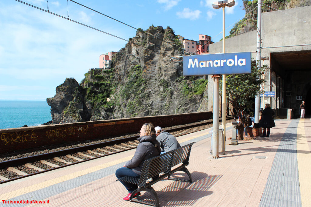 Viaggiare in treno in Liguria: alla scoperta delle Cinque Terre con il 5 terre Express Viaggiare in treno in Liguria: alla scoperta delle Cinque Terre con il 5 terre Express