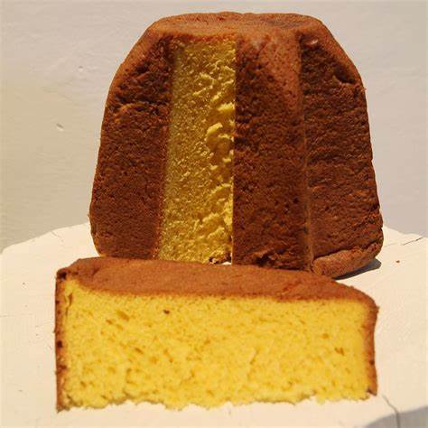 La storia e le leggende sul Pandoro La storia e le leggende sul Pandoro
