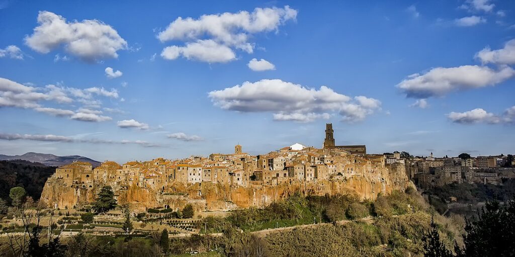 Alla Scoperta dei 12 Borghi più Affascinanti d’Italia: Un Viaggio tra Storia, Cultura e Bellezza in Primavera