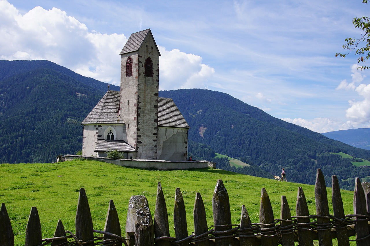 chiesa di campagna trentino