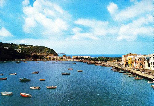 Spiagge di Napoli: 10 spiagge sulla costa napoletana da visitare 2021