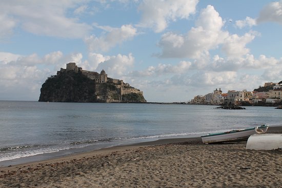 Spiagge di Napoli: 10 spiagge sulla costa napoletana da visitare 2021