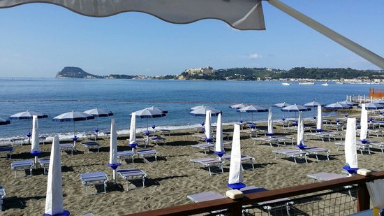 Spiagge di Napoli: 10 spiagge sulla costa napoletana da visitare 2021