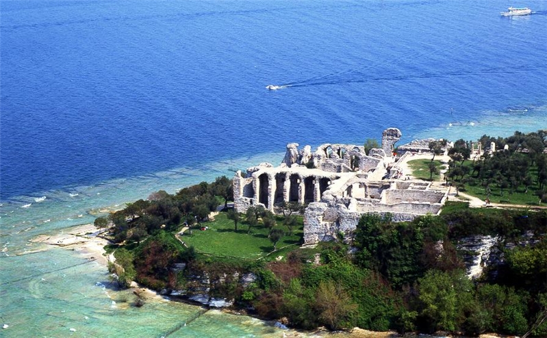 I 6 luoghi più belli da vedere sul Lago di Garda grotte di catullo sirmione