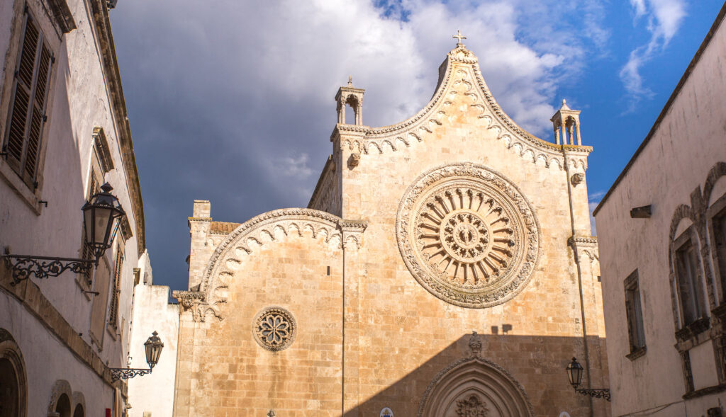 Visitare Ostuni e la Valle d'Itria: le 10 migliori cose da fare la cathedrale Ostuni