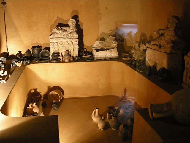 Museo guarnacci ricostruzione di tomba etrusca