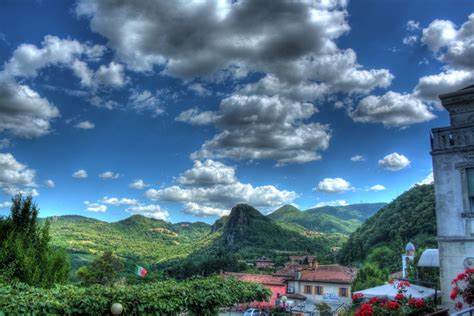 20 idee di viaggio per i weekend primaverili tra mare e collina in Italia collieuganei