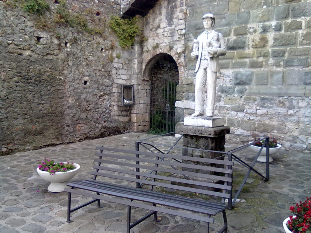 I dintorni di Lucca e i suoi borghi museo della figurina di gesso