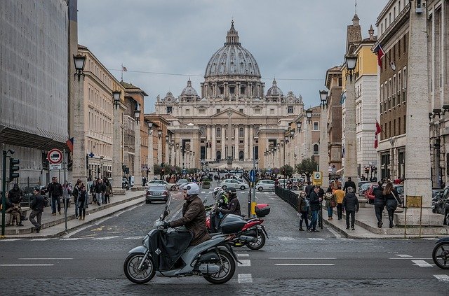 15 luoghi da visitare nei weekend di Maggio Basilica di San Pietro Roma