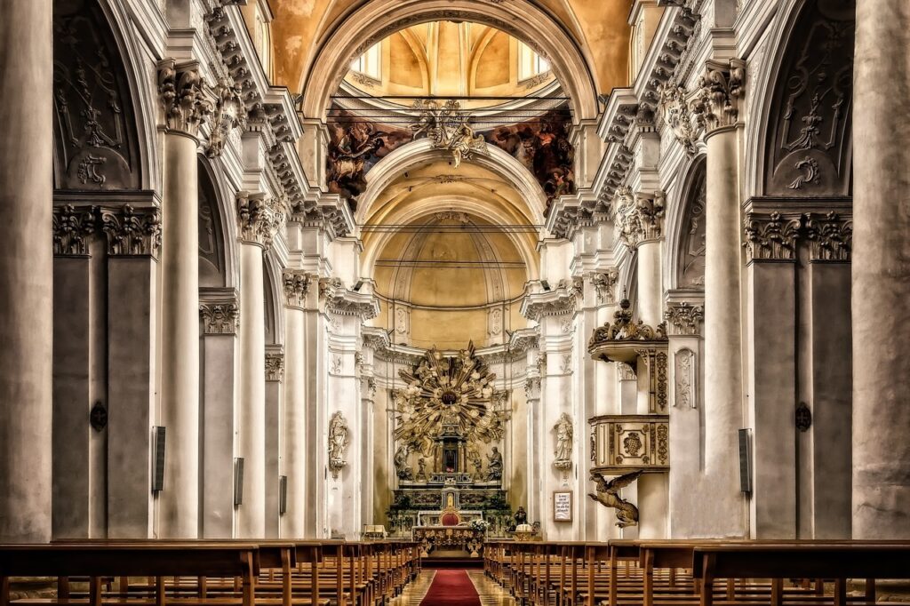 interno cattedrale Italia
