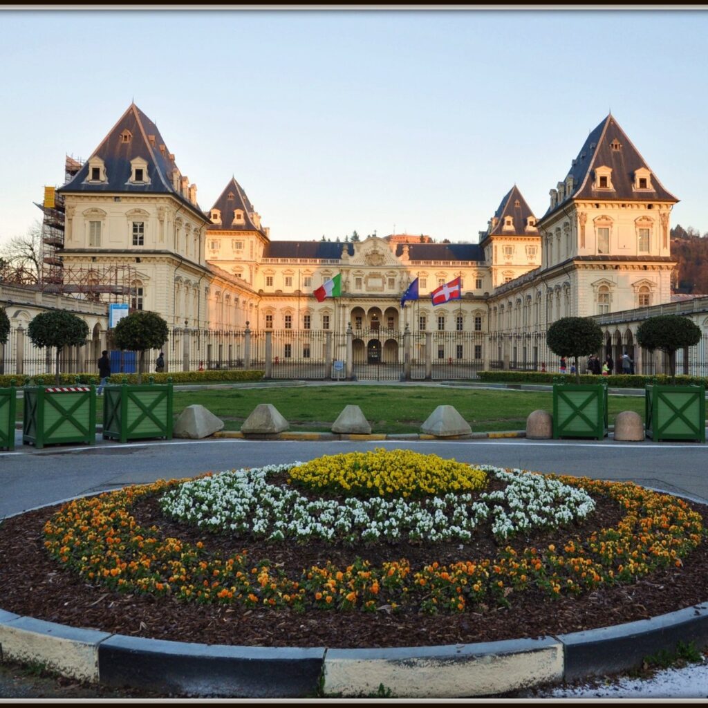 Cosa fare cosa vedere e mangiare ad Alba e nei dintorni residenza reale savoia stupinigi