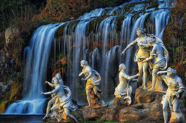 I 12 località costiere e citta di mare per le vacanze più economiche in Italia a Luglio e Agosto raggia di caserta fontane giardini reali