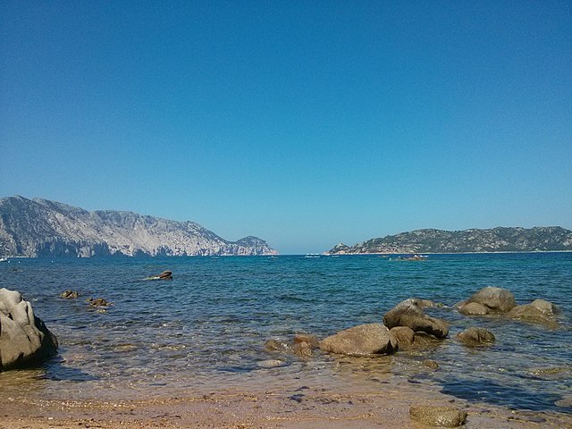 Dove andare in vacanza vicino Olbia: le spiagge più belle px Tavolara e Molara da Punta Molara OT panoramio