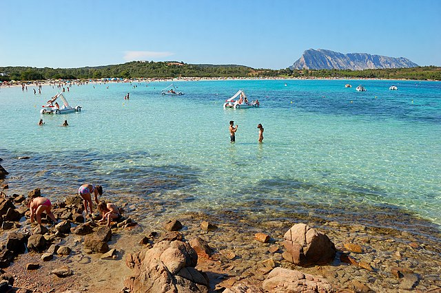 I 10 migliori luoghi da visitare in Italia a settembre (dove andare e cosa fare) Cala Brandinchi Sardegna