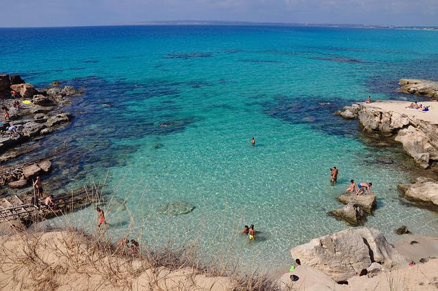 Vacanze di coppia estate: mete romantiche calo des mort formentera