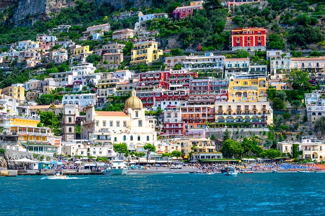 I 10 migliori luoghi da visitare in Italia a settembre (dove andare e cosa fare) positano costiera amalfitana