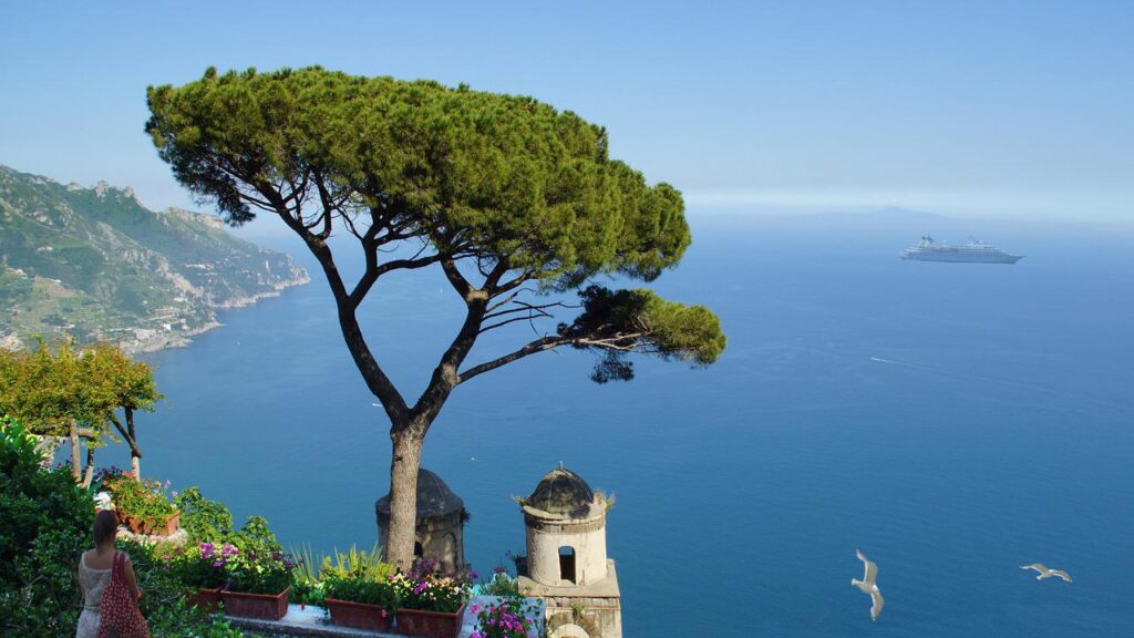15 luoghi da visitare nei weekend di Maggio spiagge costiera amalfitana