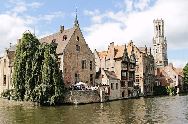 Vacanze di coppia estate: mete romantiche tower bruges