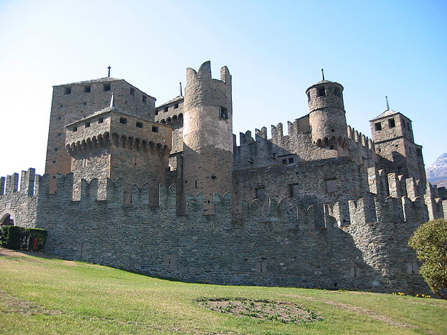 px Castello Fenis