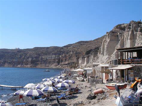 3 Spiagge a Santorini da non perdere La spiaggia di Mesa Pigadia