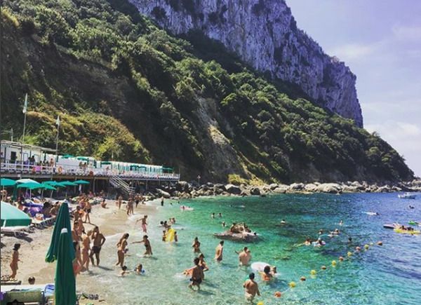 spiaggia palazzo a mare di capri