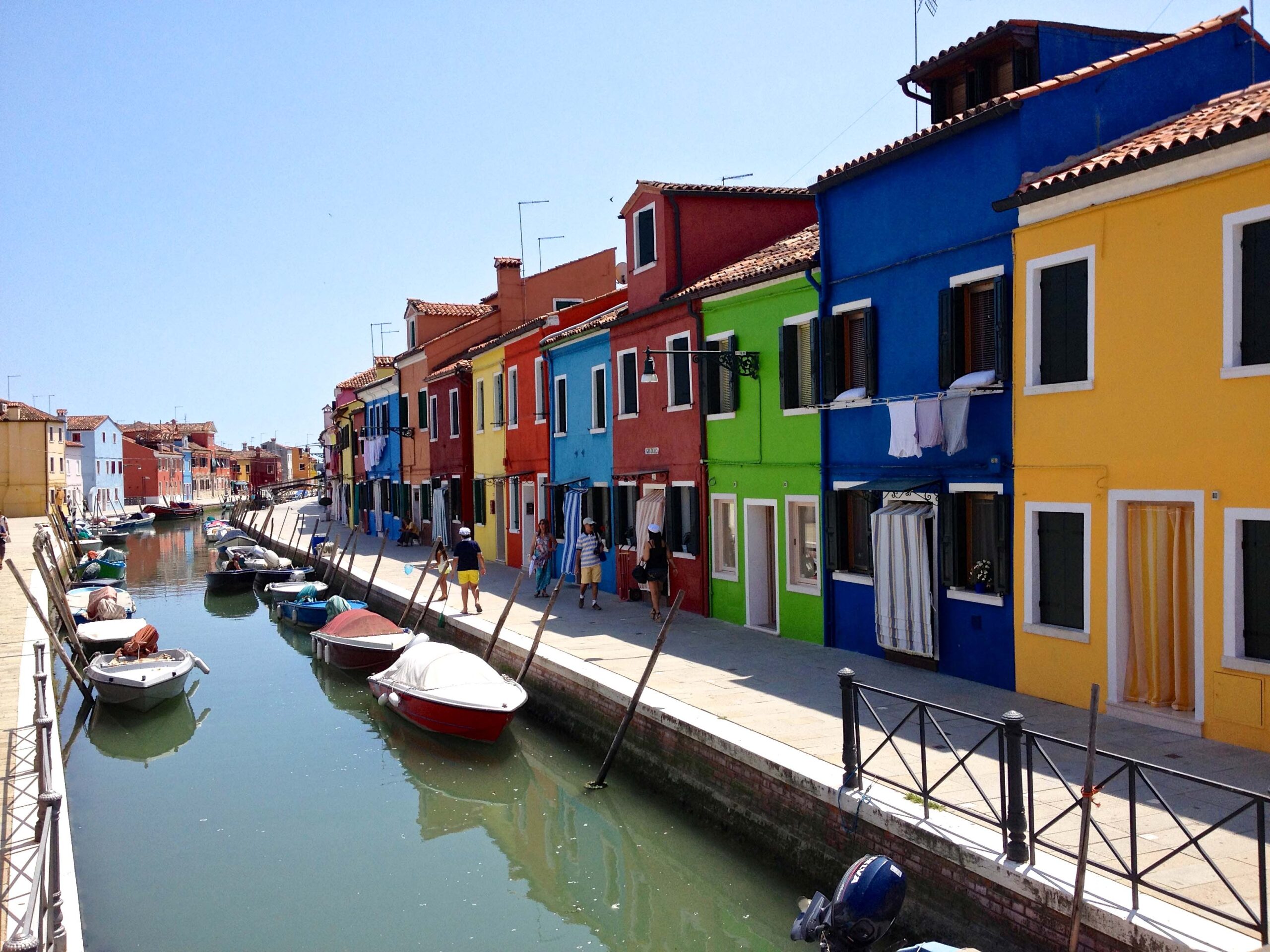 burano houses coloured
