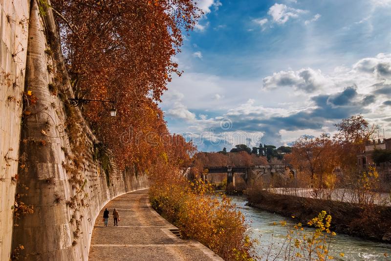 I 5 migliori posti dove scoprire la magia del Foliage in Italia foliage roma lungotevere
