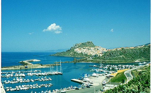 Sardegna nord-occidentale: Il miglior itinerario per 6-7-8 giorni in estate The town of Castelsardo in Sardinia Italy