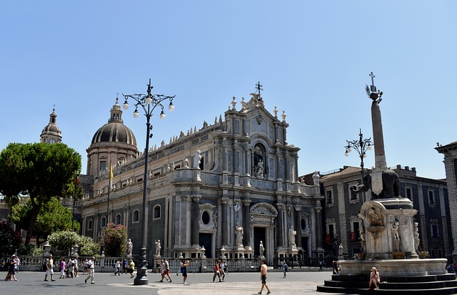 Le 15 cose migliori da fare a Catania Catania piazza del Duomo