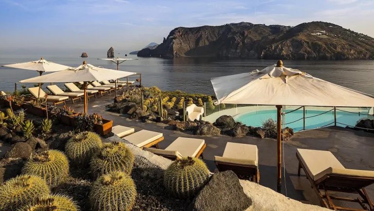 I 10 migliori hotel di lusso in Sicilia e nelle isole Eolie THERASIA RESORT SEA SPA VULCANO