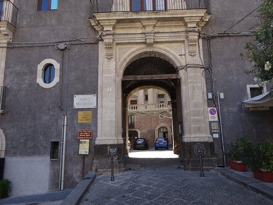 Le 15 cose migliori da fare a Catania palazzo gravina grujillas