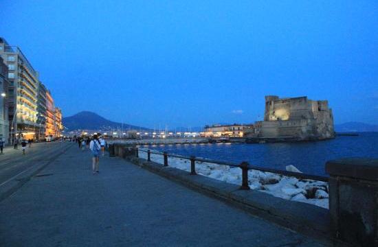 Come scegliere l'alloggio nel migliore quartiere per una vacanza a Napoli lungomare caracciolo