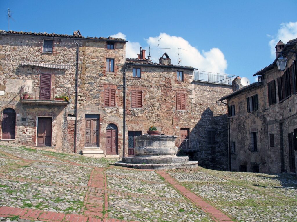 Itinerario di viaggio tra i 16 borghi più belli della provincia di Siena castiglione d orcia tuscany