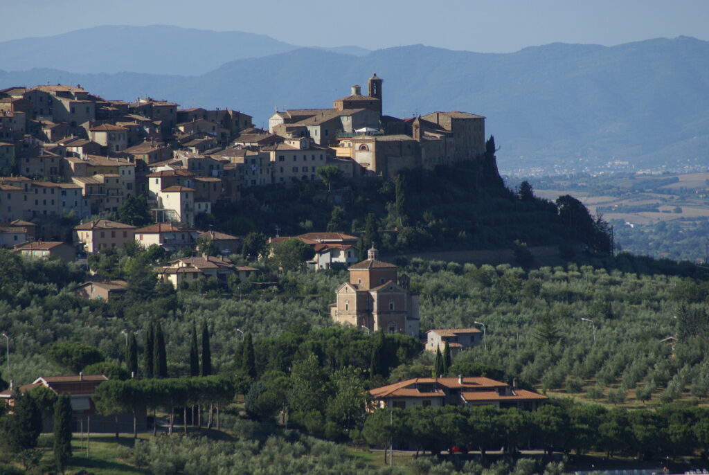 Itinerario di viaggio tra i 16 borghi più belli della provincia di Siena chiusi val di Chiana Chianciano