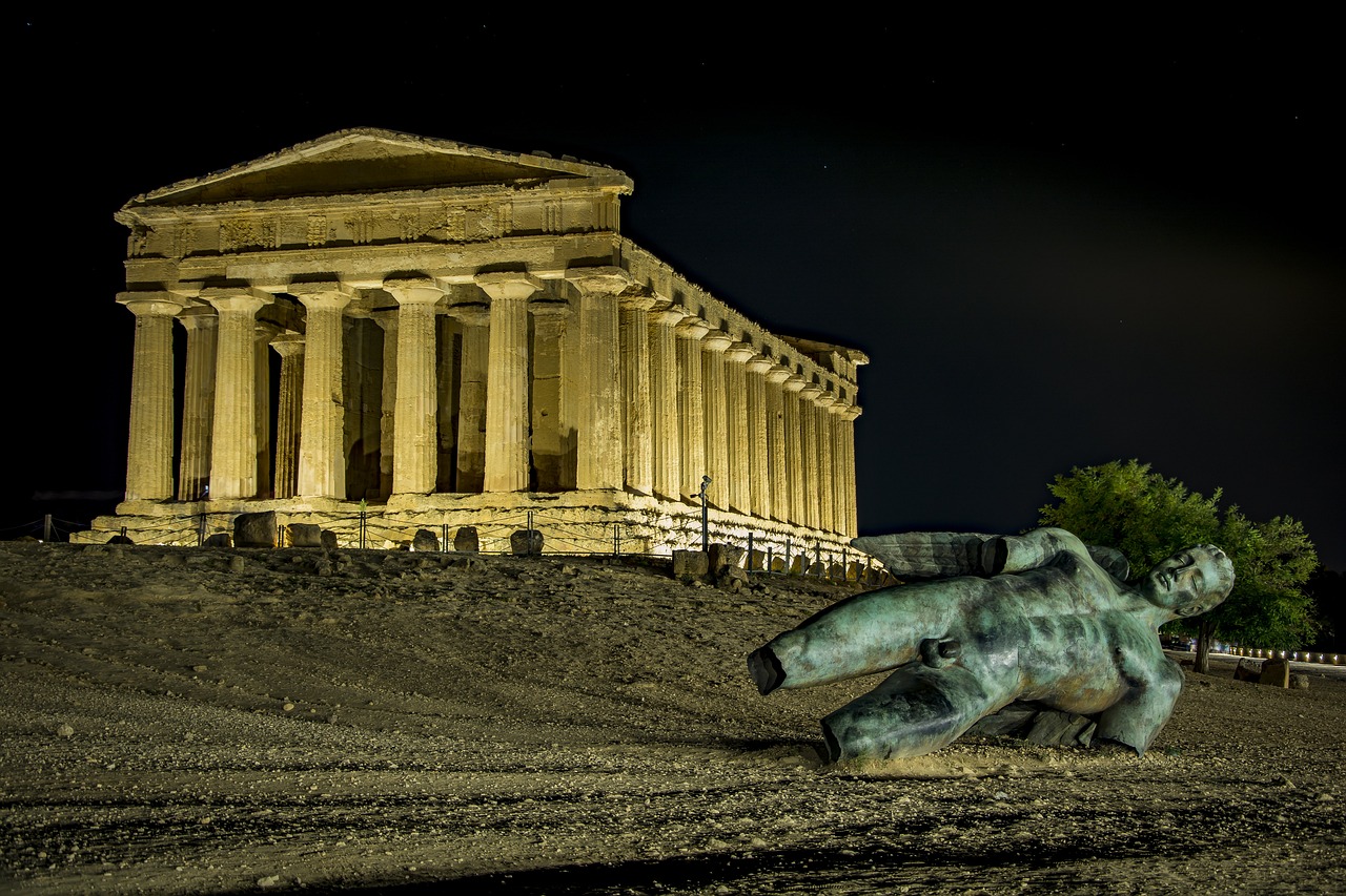 valle dei templi Agrigento di sera