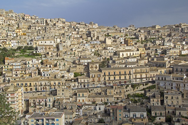 7 giorni in Sicilia orientale - Itinerario completo di 7 giorni con mappe Modica panorama centro storico