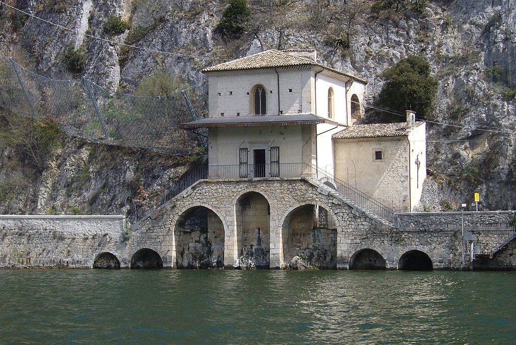 Scanno Chiesa di Santa Maria del lago panoramio