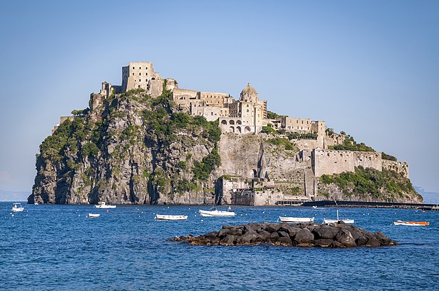 Vista del Castello Aragonese da Ischia Ponte