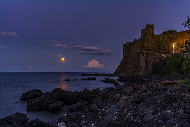 acicastello tramonto con luna