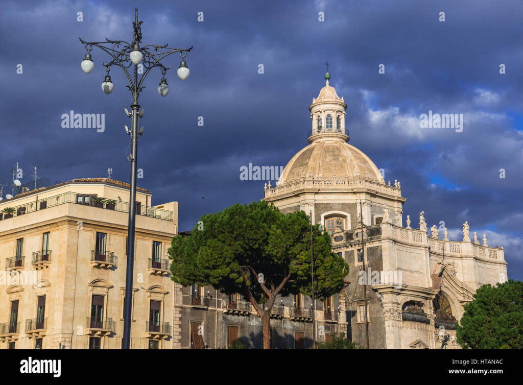 chiesa dell abbazia di sant agata chiesa della badia di sant agata nella citta di catania dal lato est della sicilia isola italia vista dalla piazza della cattedrale htanac