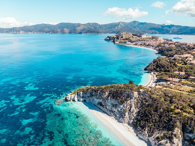I 10 migliori luoghi da visitare in Italia a settembre (dove andare e cosa fare) isola delba