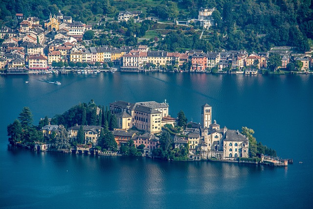 15 luoghi da visitare nei weekend di Maggio lago dOrta Isola San Giulio Primavera