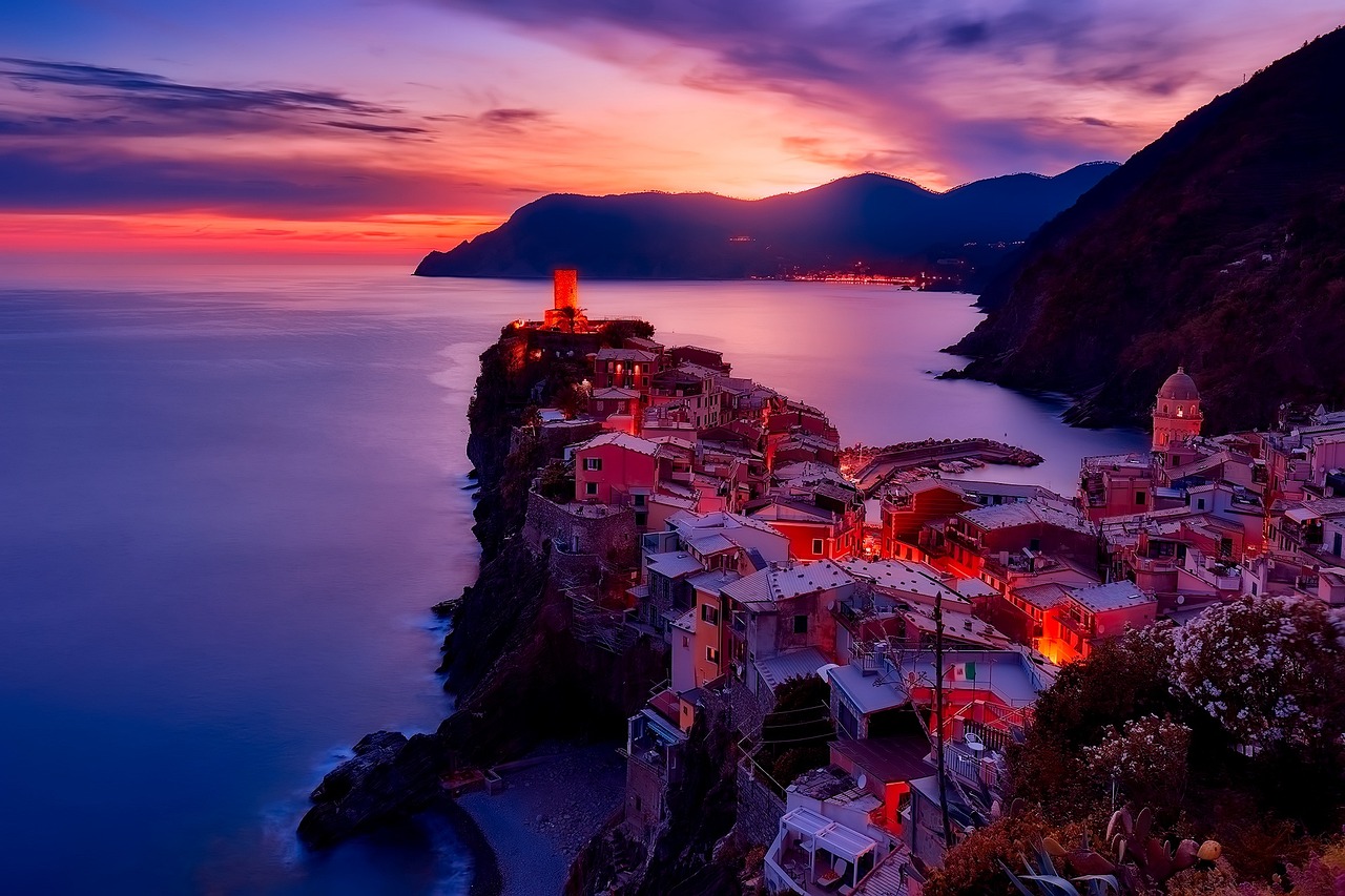 vernazza al tramonto liguria